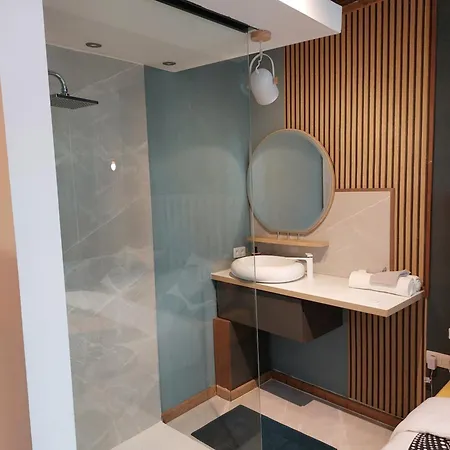 Le Rustiques Moderne De La Raquette * 蒙斯